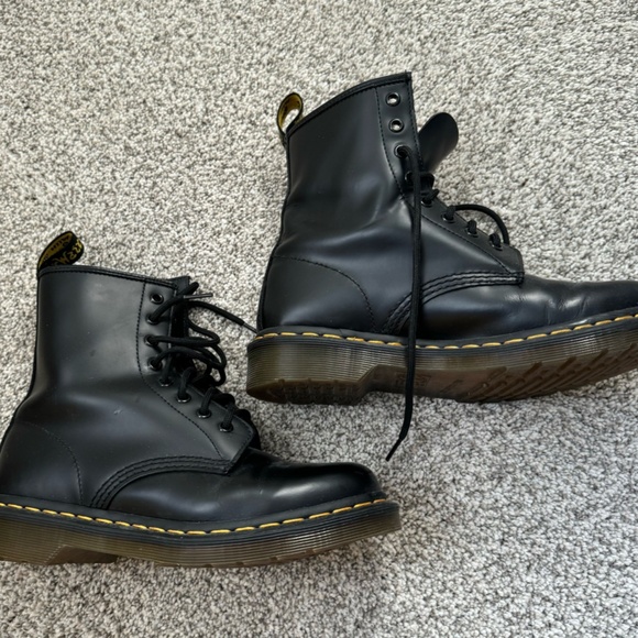 Dr. Martens Shoes - Dr Marten Air Walk - Size US7L -  The Original 1460 Boot